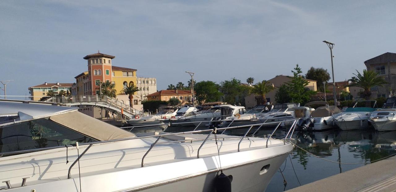 Sur Le Quai De Port Frejus Leilighet Eksteriør bilde